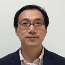 Roy Yuan Shi .